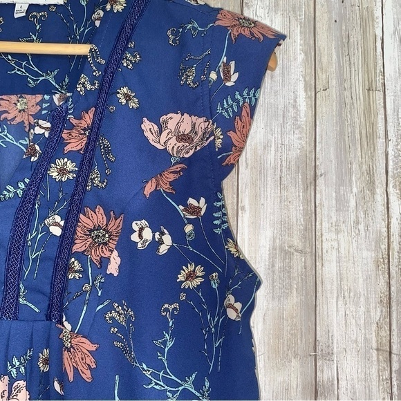 Collective Concepts Blue Floral Sleeveless Blouse - Picture 3 of 4